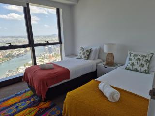 Arabian Nights-Level 60-Meriton Suites- Free Parking - 4