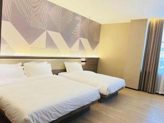 Borrman Hotel Korla Peacock River - 4