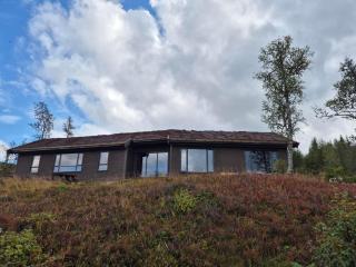 Modern mountain cabin with panorama view - 9