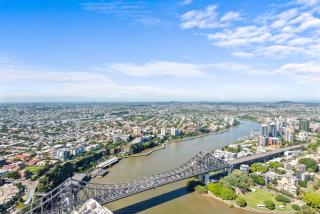 Arabian Nights-Level 60-Meriton Suites- Free Parking - 2