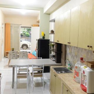 Elisa Guest House Tengah Kota Malang - 3