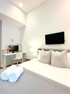 Downtown 4B2B Apt, Walk to PPAC & Convention Center - 9