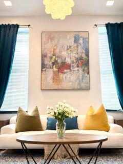 Large 4B2B Downtown Apt, Kitchen and Laundry, Walk to PPAC & Convention Center - 5