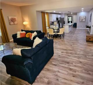 Elegant 1910 Boutique - Crib, Veteran-Owned - 8