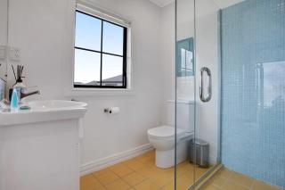 Luxury Mansion 7bdrm 6bth pool pizza ovn 25mns CBD - 9