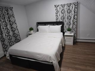 Huge, family-friendly stay in the heart of Salem - 5