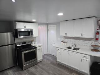 Huge, family-friendly stay in the heart of Salem - 2