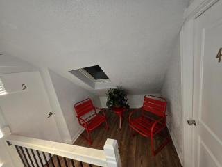 Huge, family-friendly stay in the heart of Salem - 1