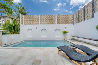 Villa Unagi Chic 2BR Tropical Escape in Canggu - 9