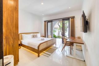 Villa Unagi Chic 2BR Tropical Escape in Canggu - 6