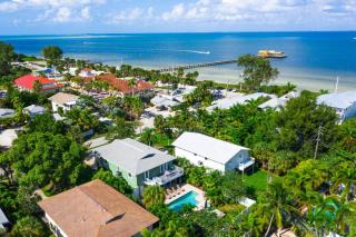 Decked Out - Stunning Home Huge Sunny Resort Style Heated Pool Walk to Pine Ave Beach - 9