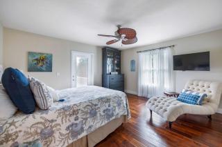 Decked Out - Stunning Home Huge Sunny Resort Style Heated Pool Walk to Pine Ave Beach - 5