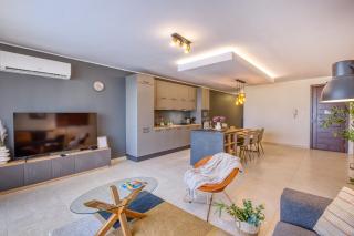 Timeless Valley Penthouse in Balluta Bay - 4