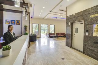 FabHotel Bee Town - 7