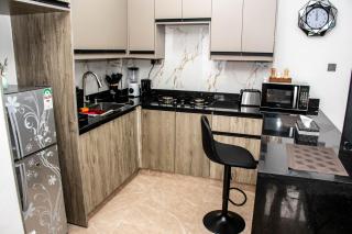 Deebeey Luxury StaysModern, Stylish Apartment - 3