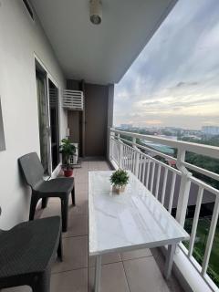 Ezras Place Modern Condo with City views - 9