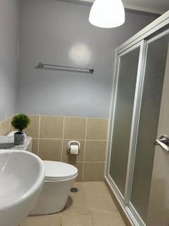 Ezras Place Modern Condo with City views - 4