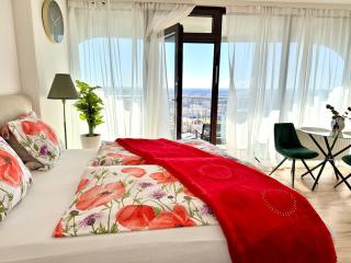 Charmantes Appartement im 25 OG mit Aussicht und 60 Zoll TV - 0