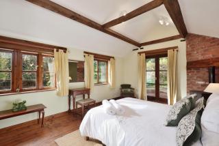 Historic Farmhouse Spacious Pets Nr Bromyard - 2