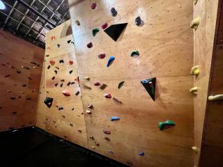 Blue monkey - Bouldering Guesthouse - 8