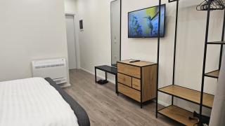 Feels Like Home Apartments, Boulevard - 3