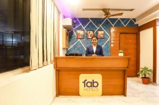 FabHotel Lloyds Inn - 8