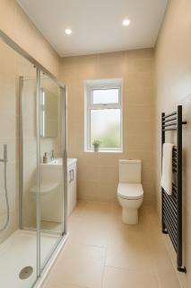 SidemerseyLivings - 4-BR Accessible Home - 8