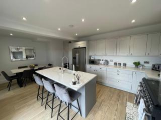 Modern Comfort in Bristol - 9