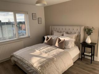 Modern Comfort in Bristol - 5