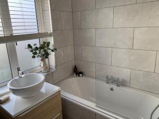 Modern Comfort in Bristol - 4