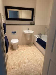 SIX at Wooburn Green Cosy Retreat with Balcony near LEGOLAND Lapland UK and Windsor - 5