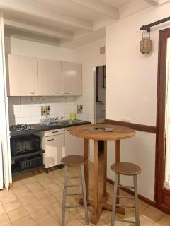 Joli appartement climatisé avec cuisine, salle d'eau, chambre et terrasse - 1