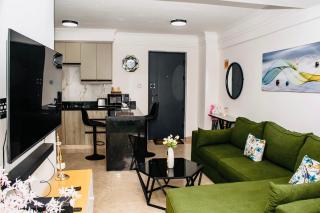 Deebeey Luxury StaysModern, Stylish Apartment - 0