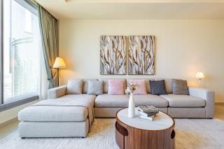 Sun Tower - Amazing Amenities - Elevator drive to Shams Boutik Mall - 1 min walk to the Beach - 5 min to ADGM, Cleveland, Galleria - Heart of Al Reem Island - 3