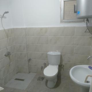 Two-room apartment for rent in Zahraa Al-Dhubat, first floor - 4