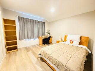 Christchurch Work Friendly Room - 7