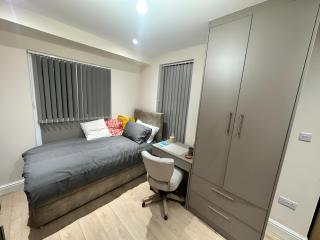 New Cozy Modern Studios - Bolton - 5