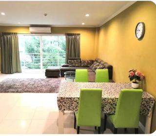 1 bedrooms for 4 person family - 0