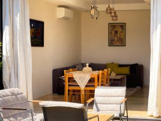 Ground floor 2 elegant bedrooms with direct pool access - 5