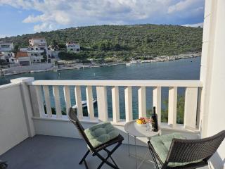 Apartments Kanica - at the beach and parking - 5