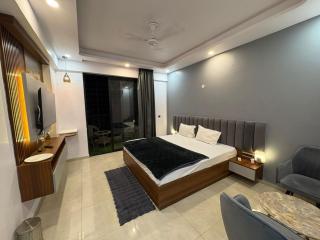 Omaxe new hazratganj - 0