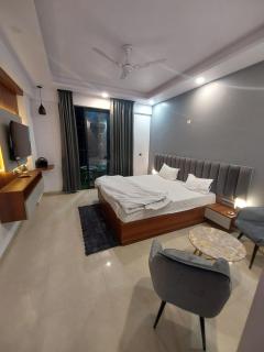 Omaxe new hazratganj - 9