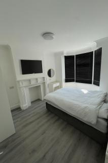 Charming 3 Bed Home Stay - 2