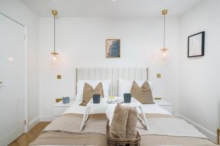 Apt - Sleeps 3 - Parking - Station Close - Balcony - 7