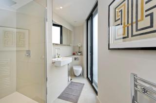 Luxurious 3 Bedroom Apartment - 6