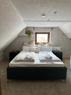 Small House park free at street - 0