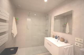 Modern apartment in the center near the beach and Barcelona - 4