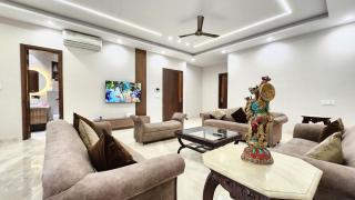 Stay Pal - The Urban Nest 3 BHK Apartment in Delhi - 3