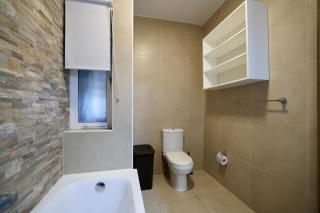 Central 2 Bed Apartment - 9