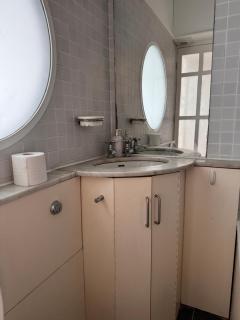 Modern One Bedroom Stay Moments from Kings Cross Station - 1